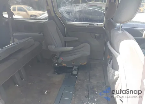 2006 Chrysler Town & Country Lx из США, поврежденный, VIN 1A4GP44R16B751237